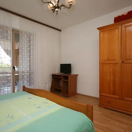 Studio 6827a